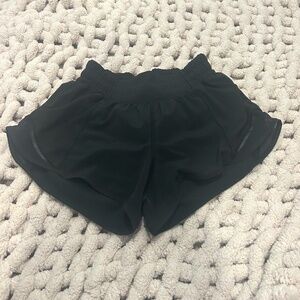 Lululemon Low Rise Hottie Hots 2.5 inch Black size 02